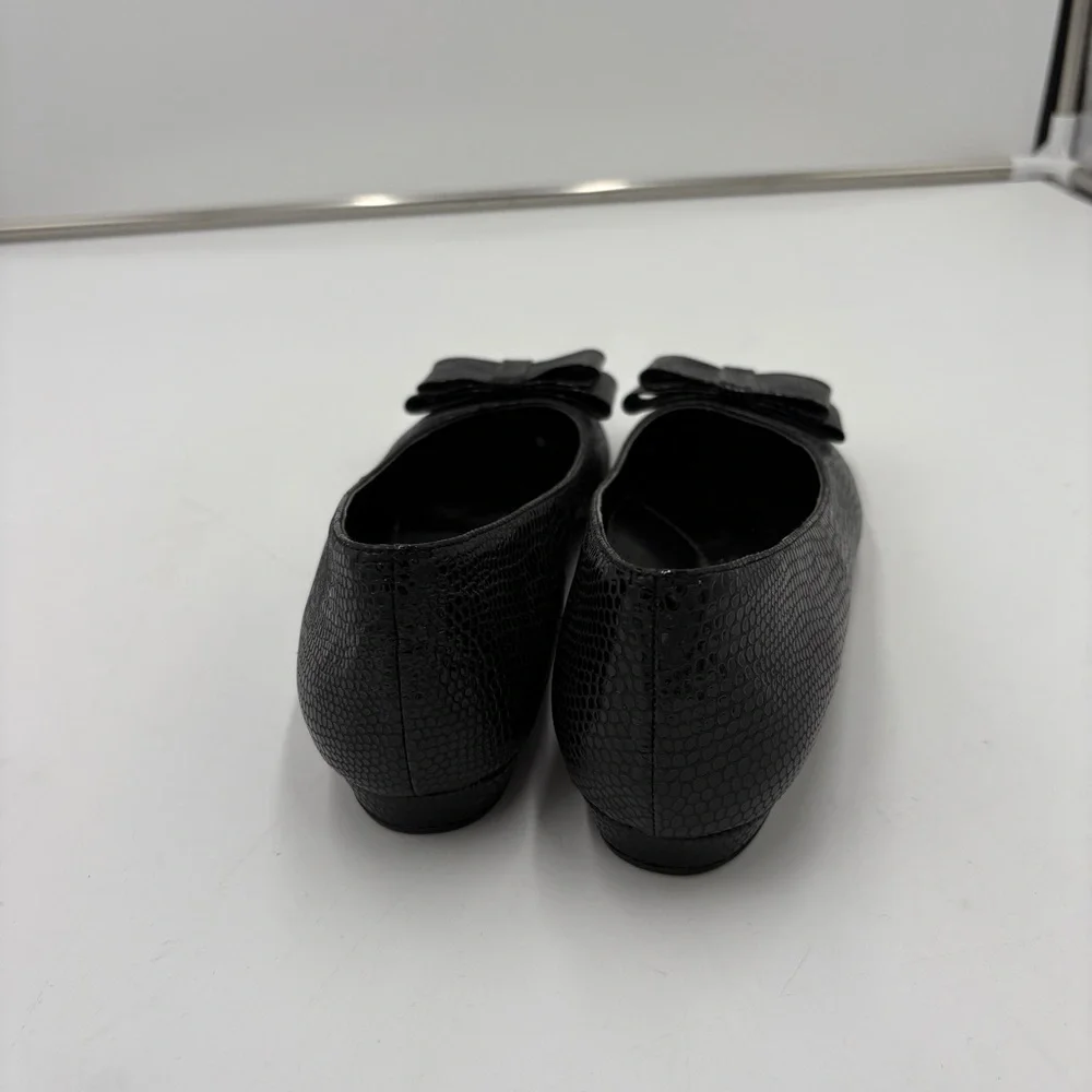Vaneli Black Snakeskin Leather Flats Loafers Bow Detail Pointed Women’s Size 8N
